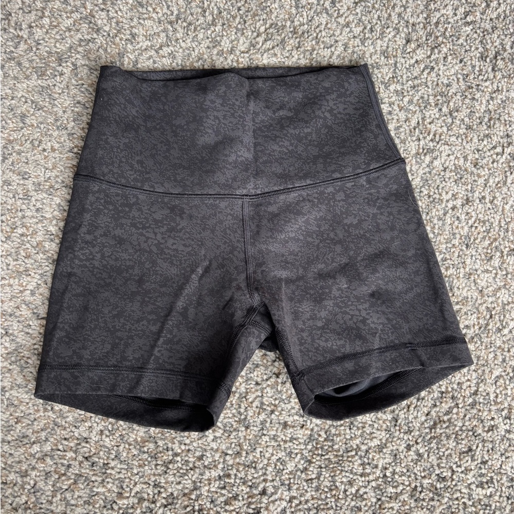 Lululemon 4” printed wunder train biker shorts
